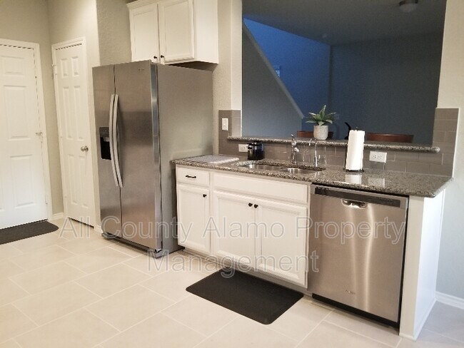 Foto del edificio - 12086 Canyon Rock Ln