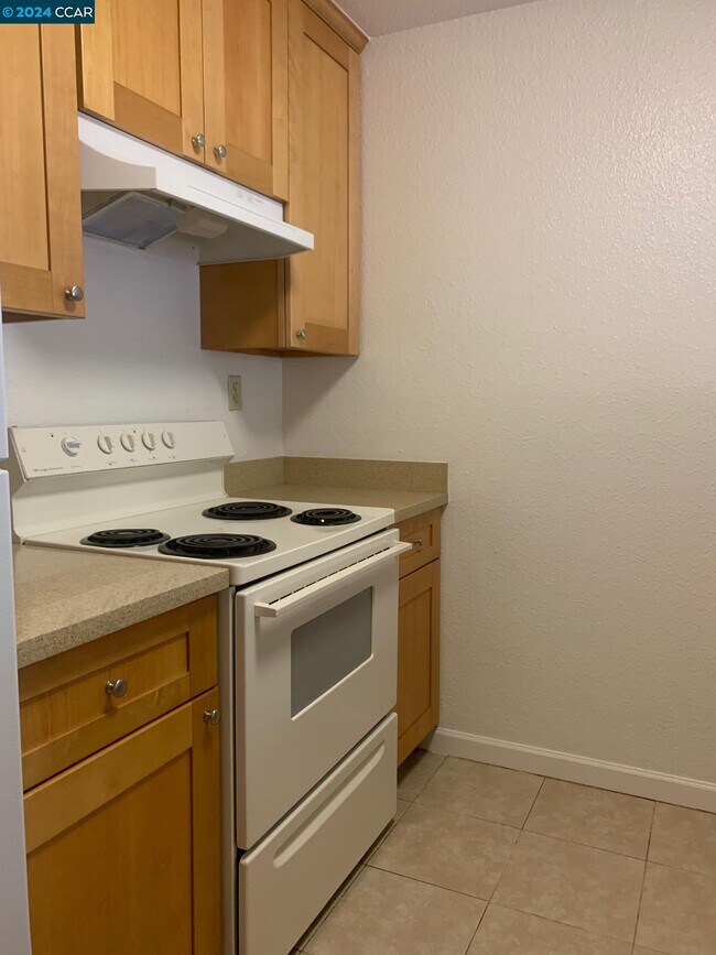 Building Photo - 13700 San Pablo Ave