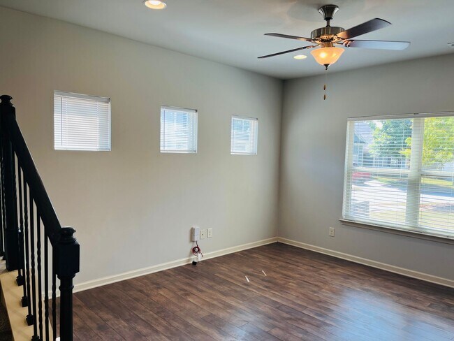 Foto del edificio - Wow! Check out this charming 3 bedroom 2.5 bathroom home in Newnan!