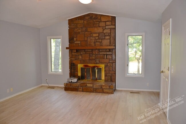 Building Photo - West Garea Area | Home | Unfurnished