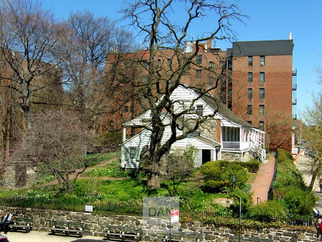 Foto del edificio - 4877 Broadway