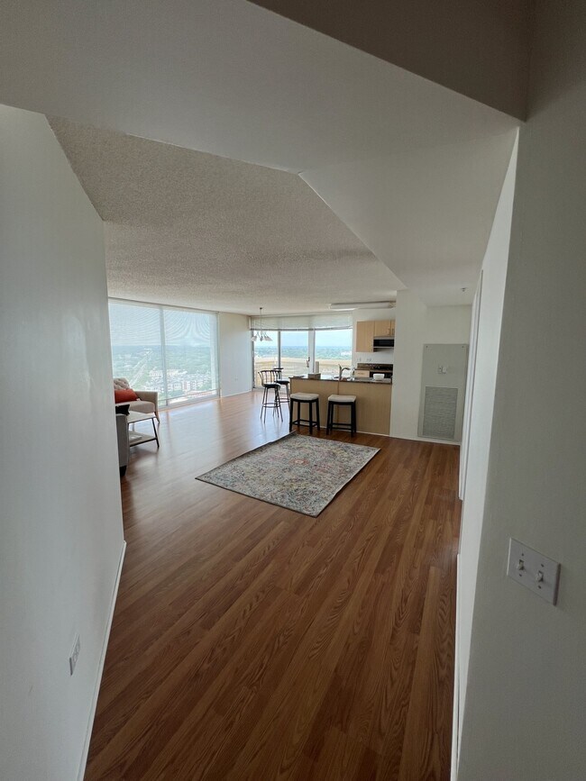 Foto del edificio - 1720 Maple Ave