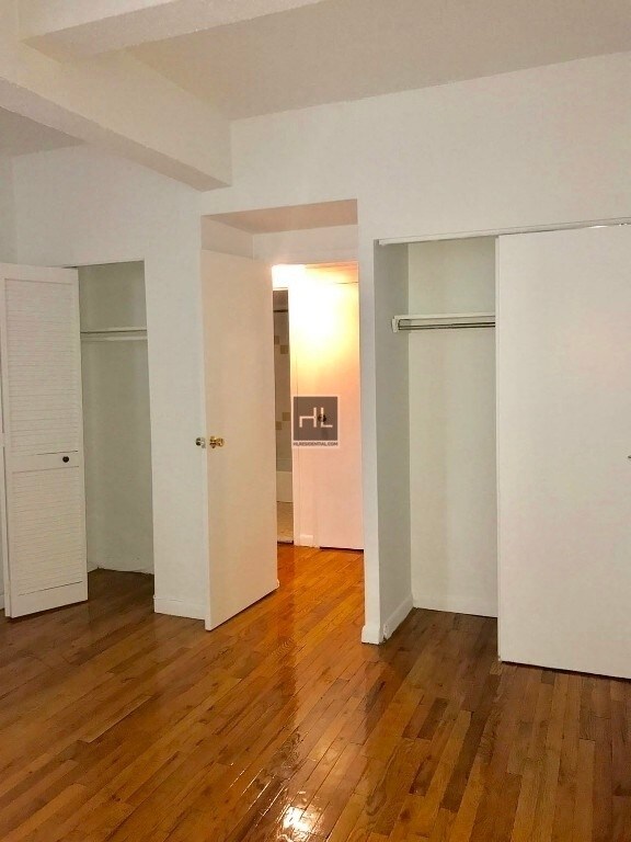 Building Photo - 160 Bleecker St