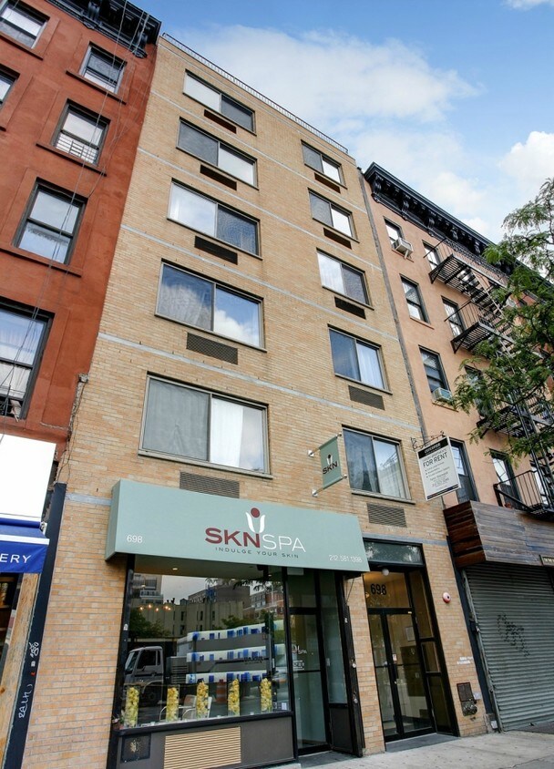 Foto del edificio - 698 Tenth Ave