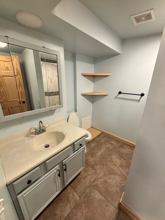 Foto del edificio - 815 Salmon Ave