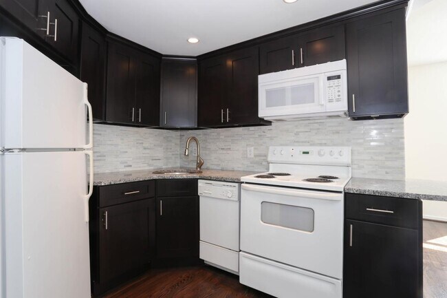 Foto del edificio - 2611 Adams Mill Rd NW