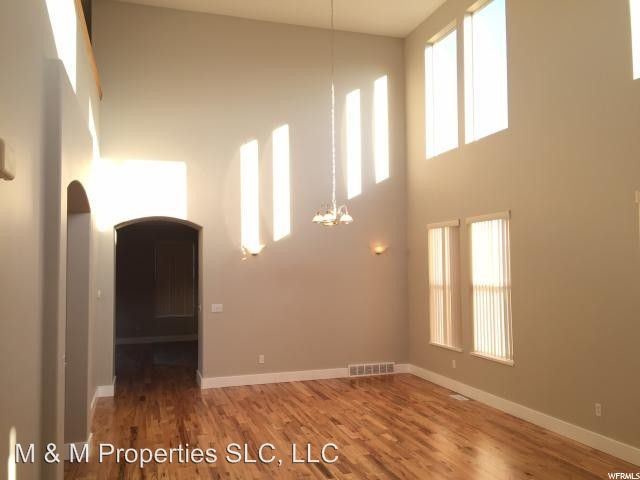 Building Photo - 10329 S Eagle Cliff Way