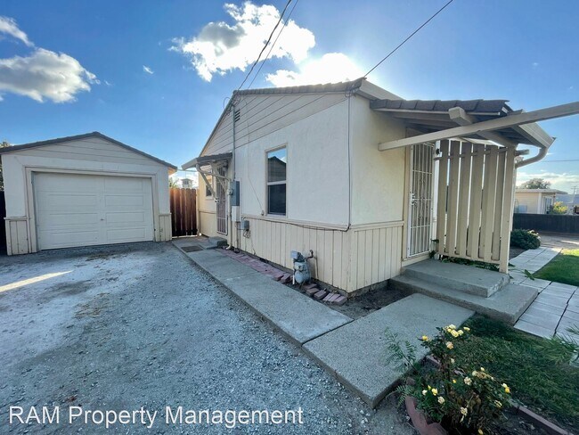 Building Photo - 2 br, 1 bath House - 11 Valaire Dr