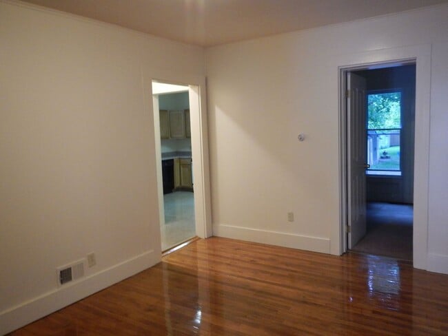 Building Photo - 417 Cherry St