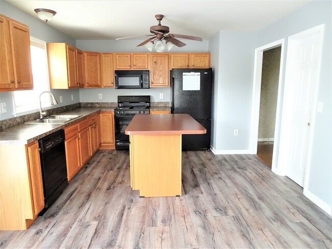 Building Photo - 90 Battens Cir