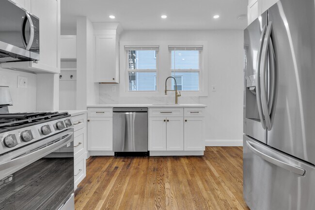 Building Photo - 116-118 White St