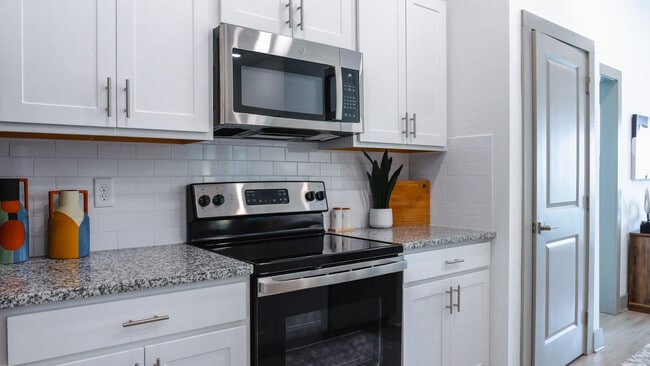 The Manchac: 1 BR, 1BA- Kitchen - The Oaks at River Bend