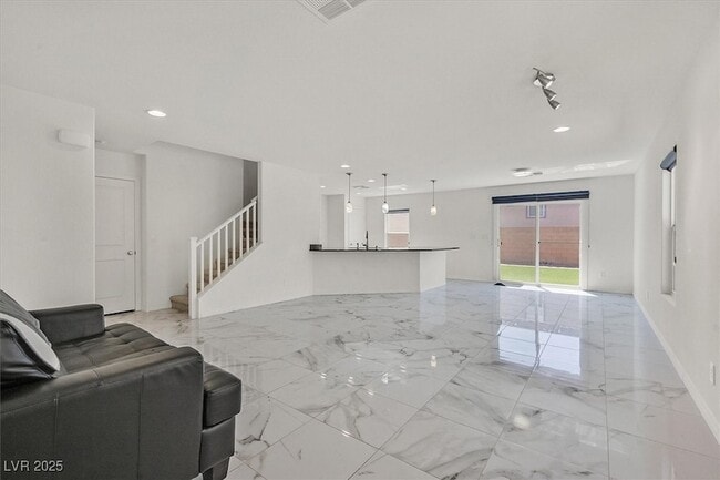 Building Photo - 8755 Spanish Ridge Ave