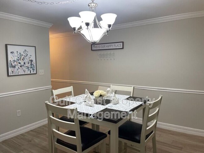 Foto del edificio - 3360 S Osprey Ave