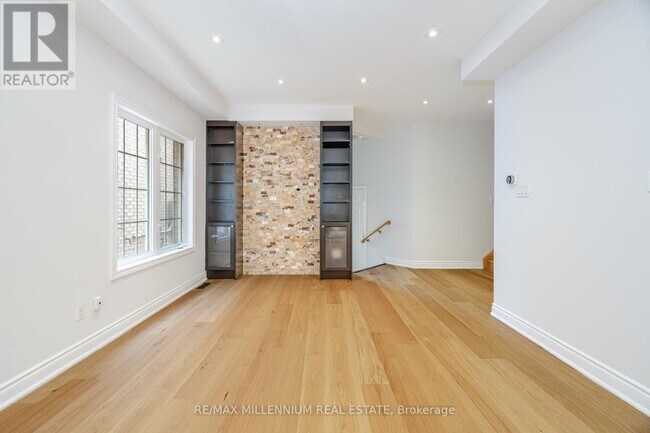 Building Photo - 961-961 Knotty Pine Grove