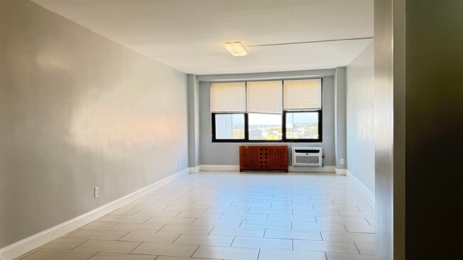 Building Photo - 10 Huron Ave