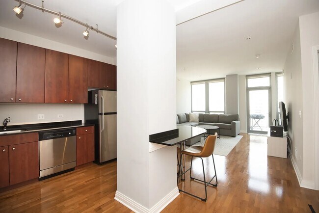 Foto del edificio - 565 W Quincy St