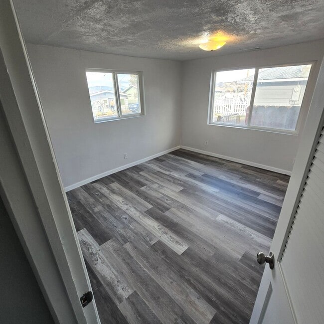 Building Photo - 3521 Lindberg St