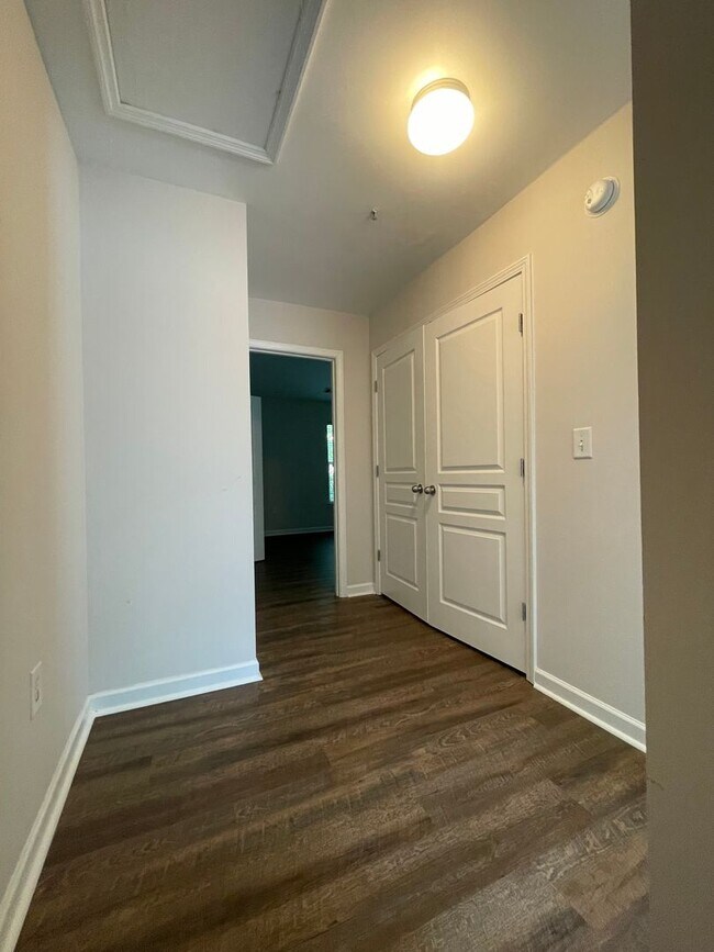 Foto del edificio - Three Bedroom Townhouse Available!