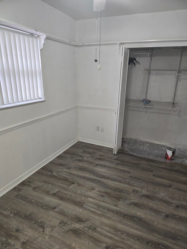 Foto del edificio - 19106 Sunlake Blvd