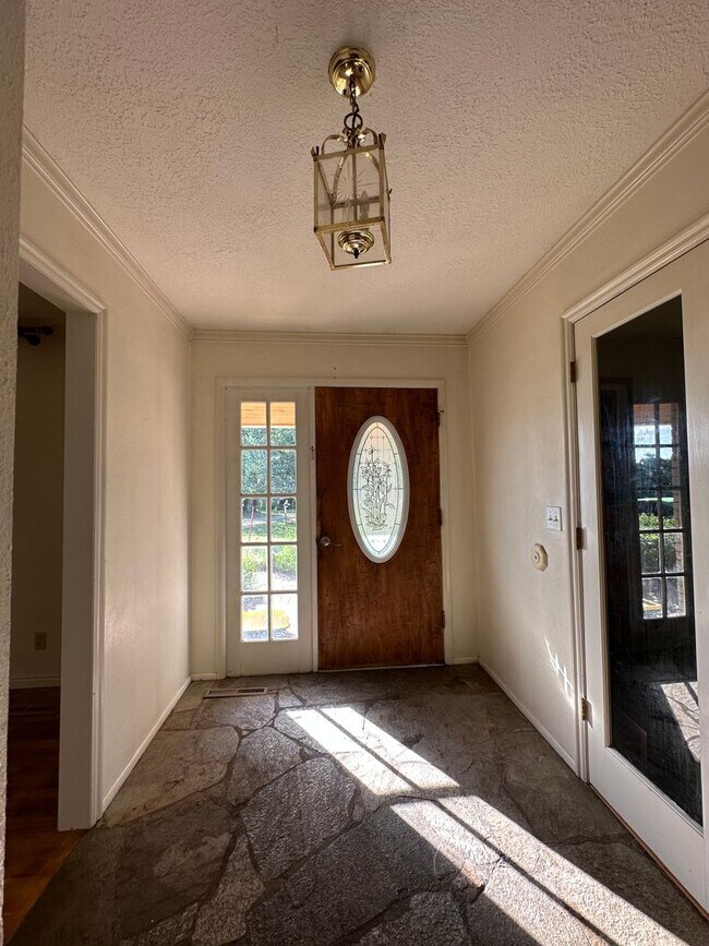 Foto del edificio - 4 bed 2.5 bath home in Rexburg with GAS AN...
