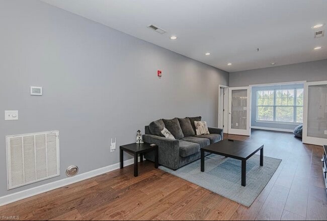 Building Photo - 302 Campus Walk Trl