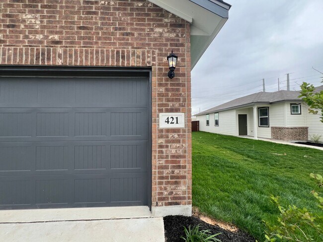 Building Photo - Beautiful 4/2.5 home in Hannah Heights