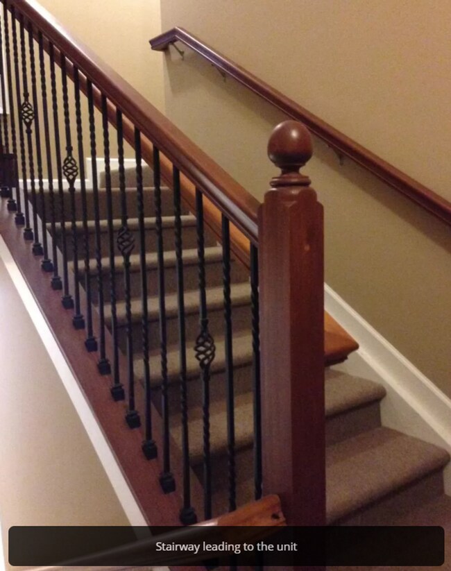 Foto del edificio - Beautiful modern upstairs condo with 2 full baths! Pet-friendly, with generous parking!