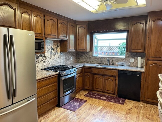 Building Photo - Great Shape Pleasanton Single Family Home ...