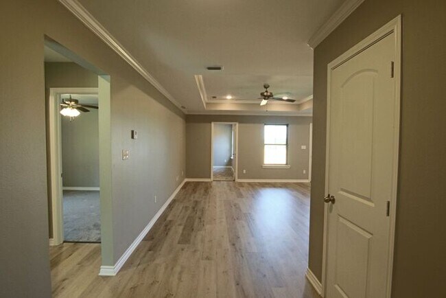 Foto del edificio - Beautiful 3 Bedroom 2 Bathroom Townhouse in South Tyler! Now offering 1st full month rent free!