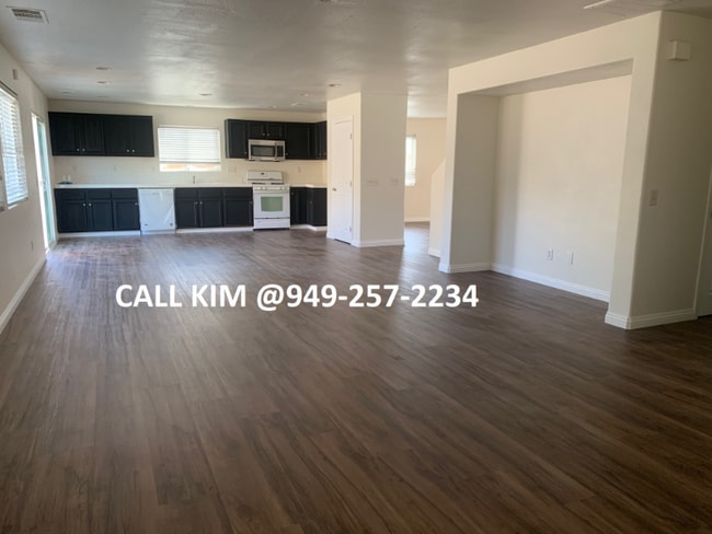 Building Photo - 45016 Anabell Ln