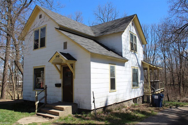 Foto del edificio - 2 br, 1 bath Duplex - 1408 Douglas Ave Apt 1