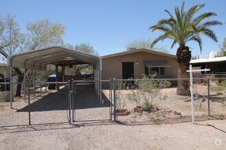 Building Photo - 2665 N Leah Pl