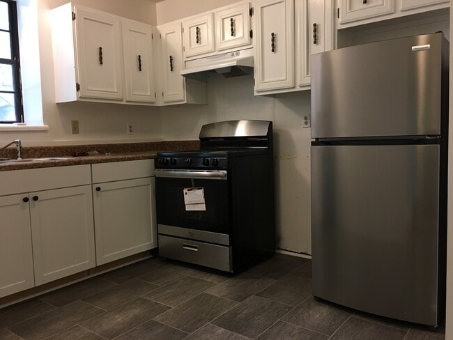 Kitchen - 16 Cardinal Dr