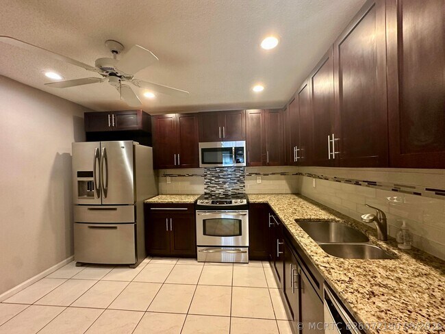 Building Photo - 9292 Sable Ridge Cir