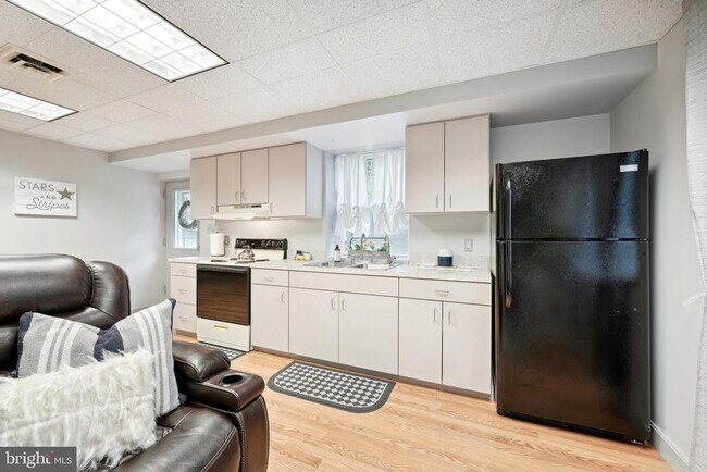 Foto del edificio - 15053 Bassford Rd