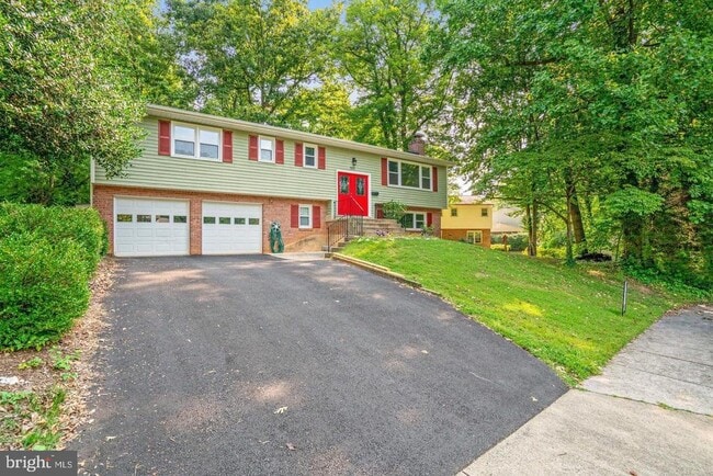 Building Photo - 9821 Hampton Ln