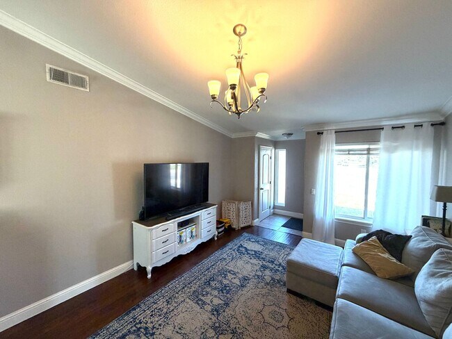 Building Photo - Desirable Home in Lincoln Village – Won’t Last Long!