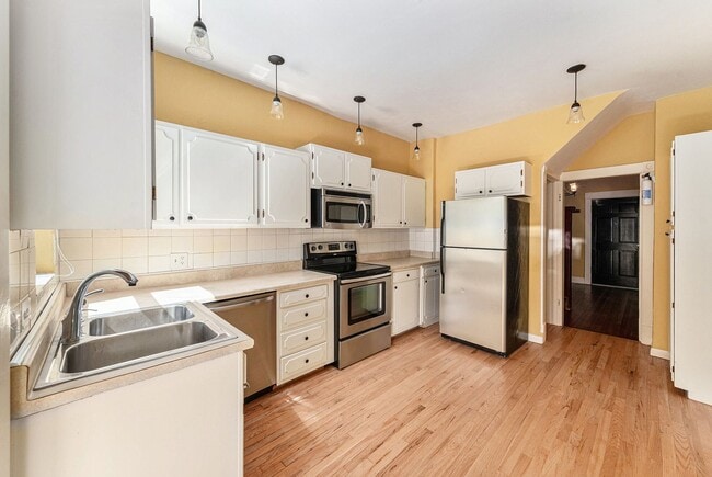 Building Photo - Stately Brick Denver Square Near City Park!