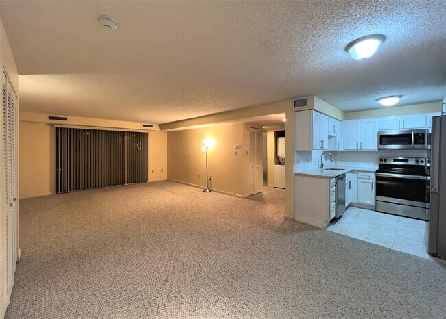 Building Photo - 23 Elm St