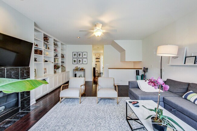 Building Photo - 1512 S Prairie Ave