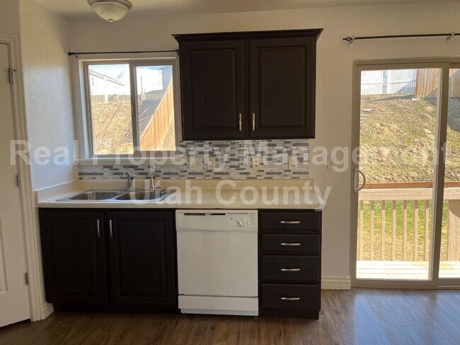 Building Photo - Spanish Fork House