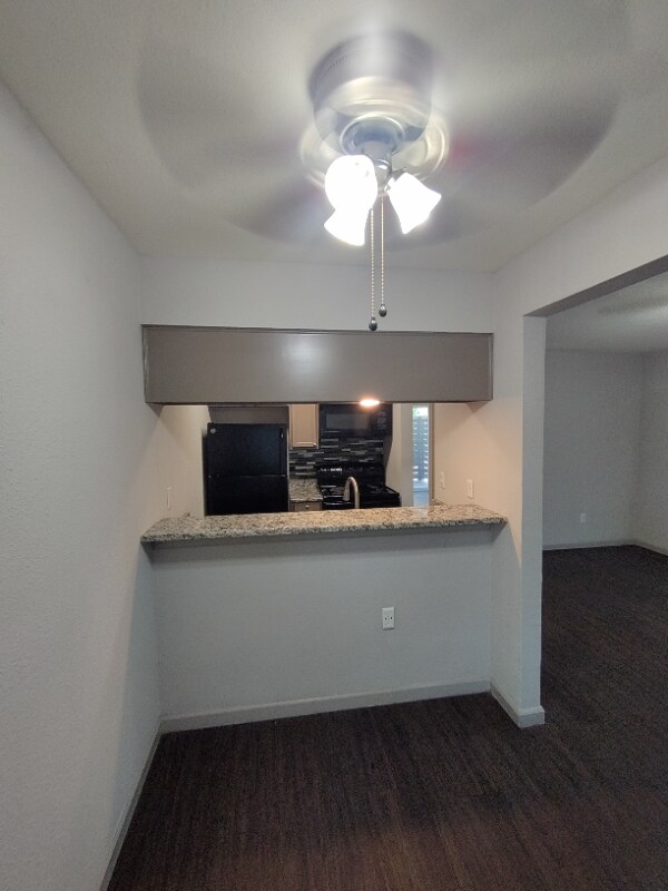 Building Photo - 5156 Vandelia St