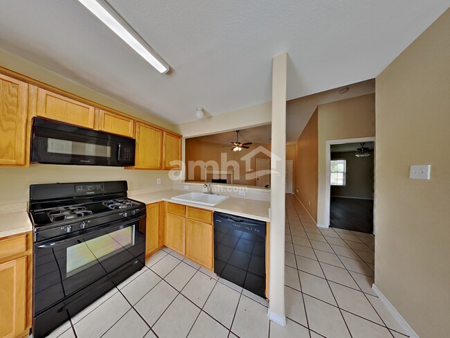 Foto del edificio - 6018 Hendricks Pass Dr