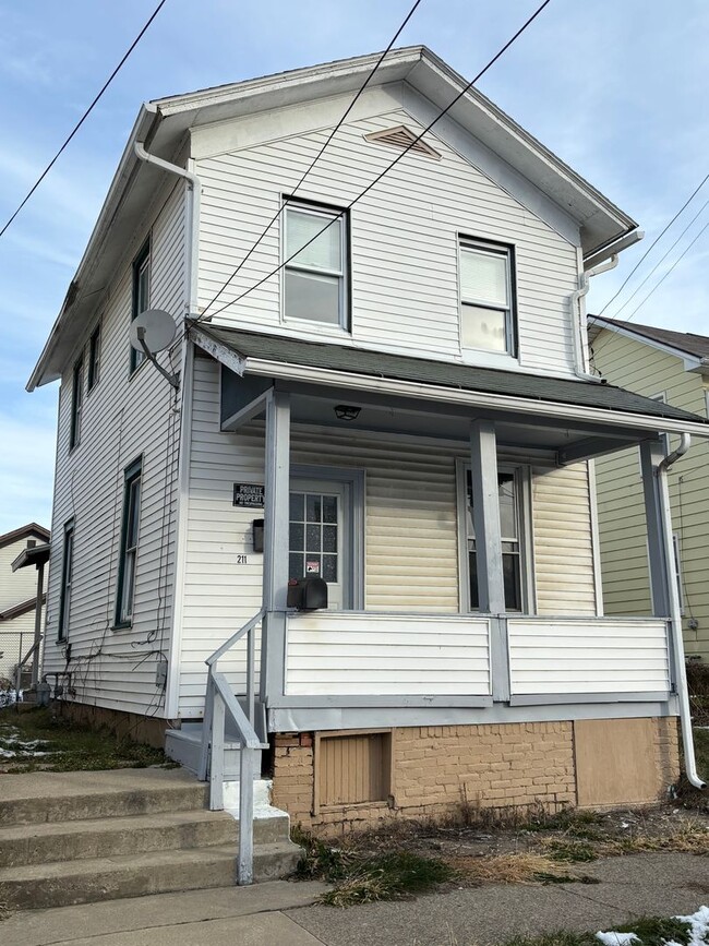 Building Photo - 211 E Home St