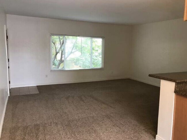 Building Photo - 1000 Estes Street, Unit 1