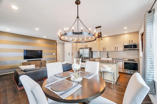 Foto del edificio - 100 W Broadway