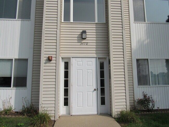 Building Photo - 3470 Parkwild Dr