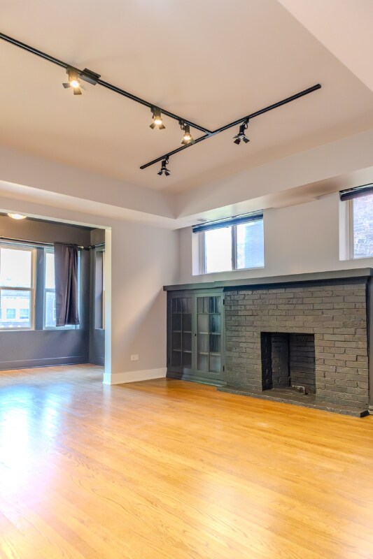 Primary Photo - 1517 E 67th Pl