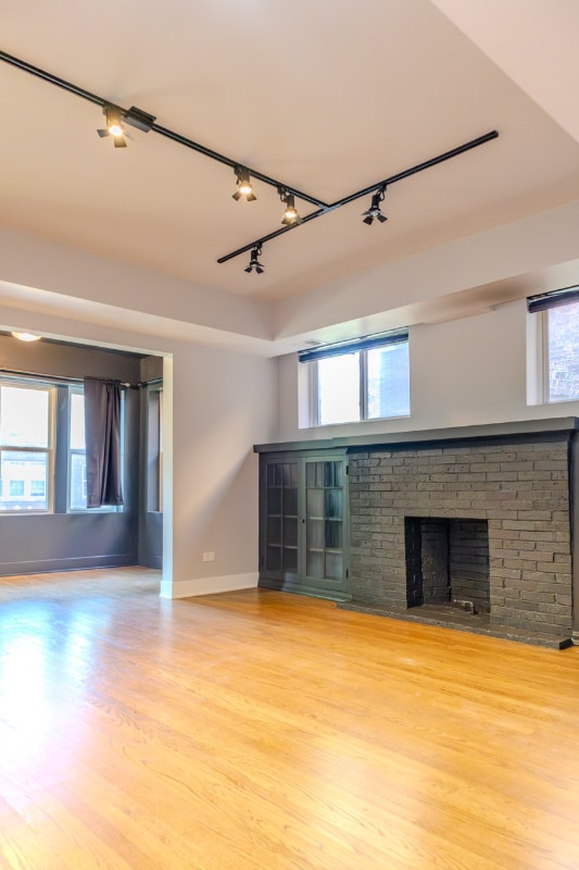 Building Photo - 1517 E 67th Pl